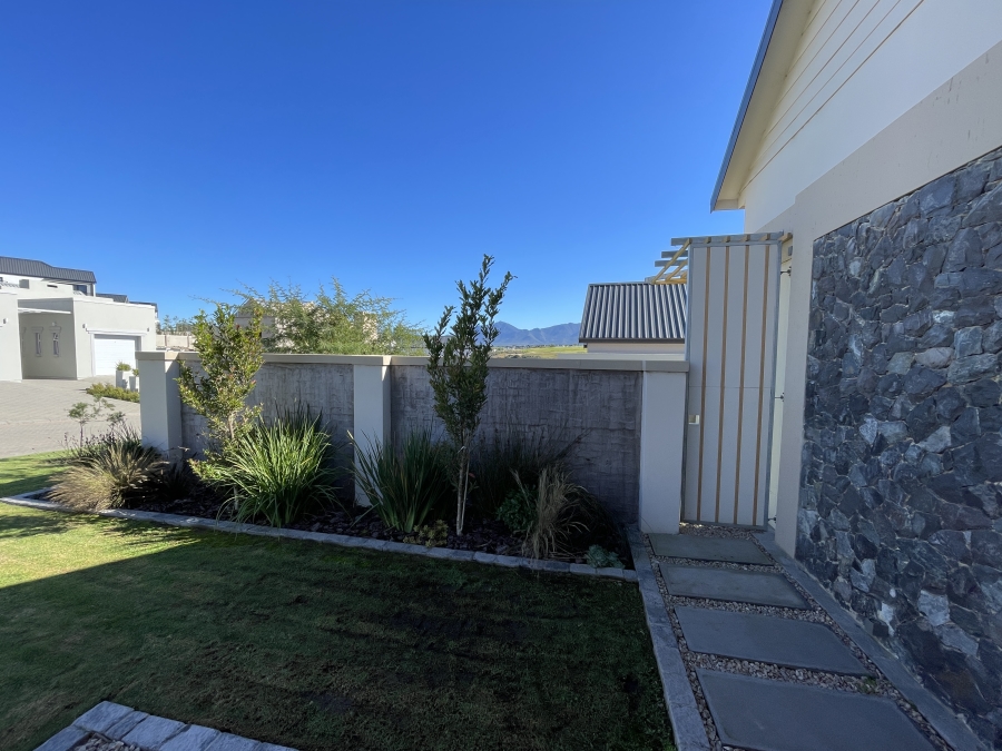 4 Bedroom Property for Sale in Kingswood Golf Estate Western Cape